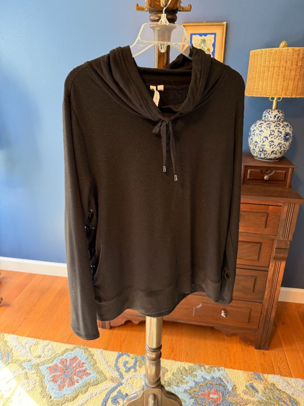 Women’s Black Lightweight Hoodie Pullover Lace-Up Grommet